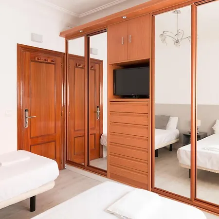 Arias بيت ضيافة *